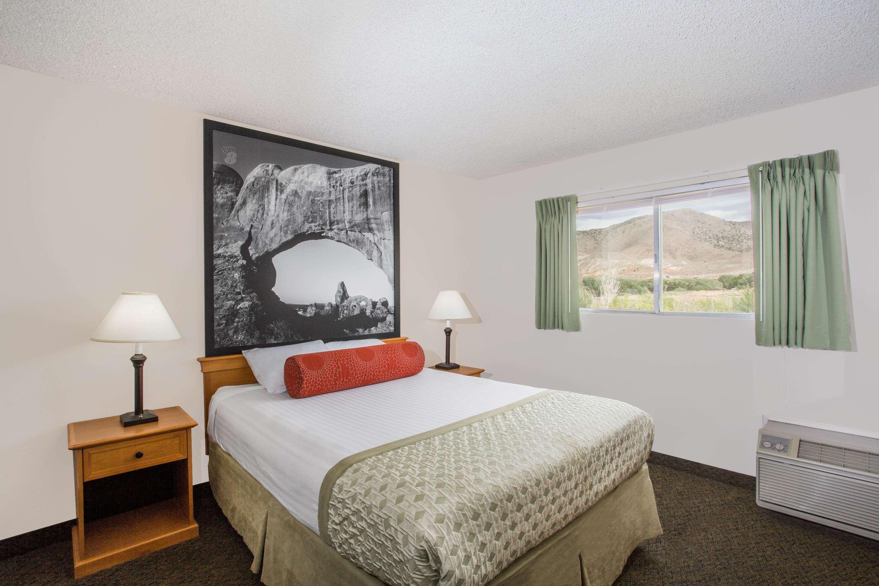 Super 8 By Wyndham Salina/Scenic Hills Area Hotel Exterior photo
