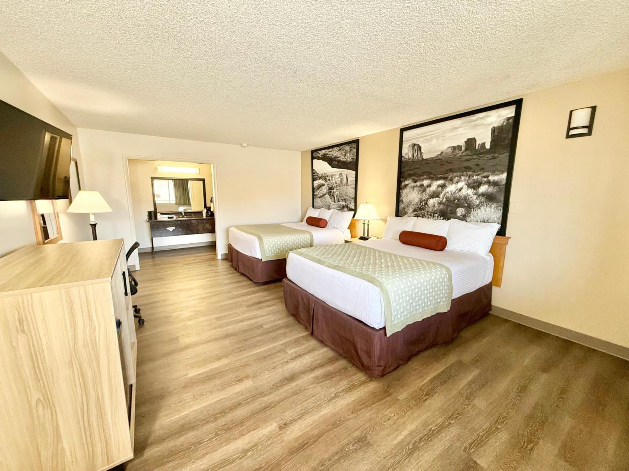 Super 8 By Wyndham Salina/Scenic Hills Area Hotel Exterior photo