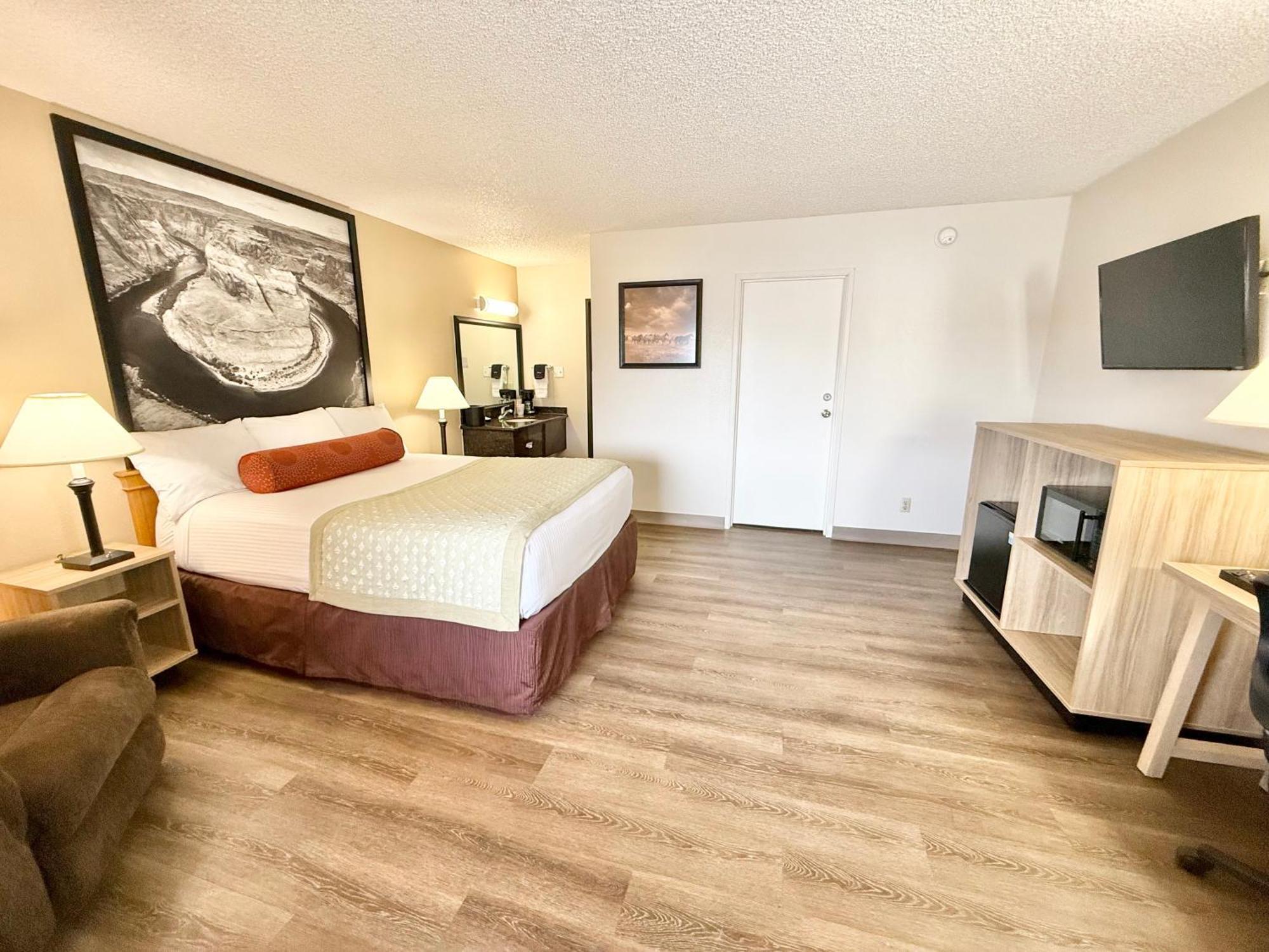 Super 8 By Wyndham Salina/Scenic Hills Area Hotel Exterior photo